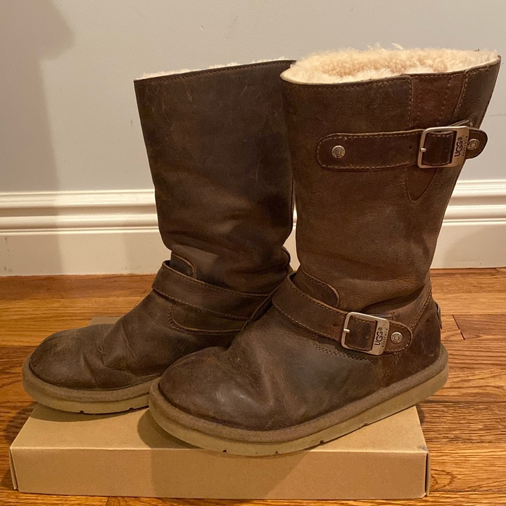 ‘Classic’ Ugg shearling lined boots